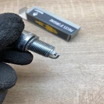 7700500012   Spark plug Renault Megane II