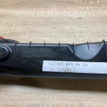 1648890425  RH Fender end trim Mercedes-Benz ML AMG W164