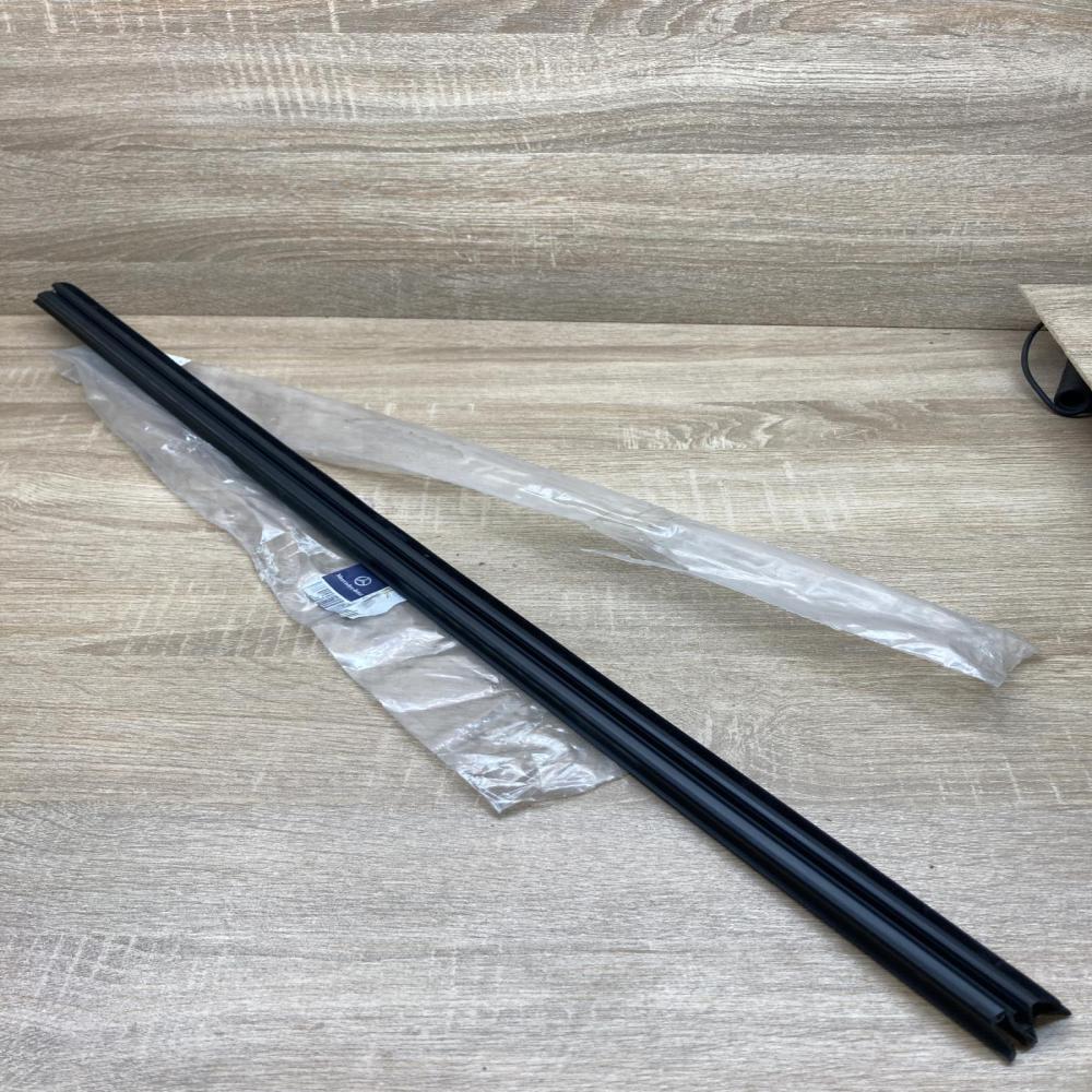7253265   Rear door glass trim molding Mercedes-Benz GLC C253