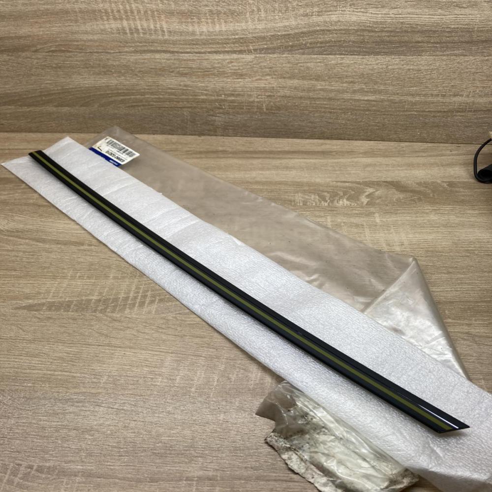 83860 G3010   Rear door glass trim molding Hyundai Elantra VI