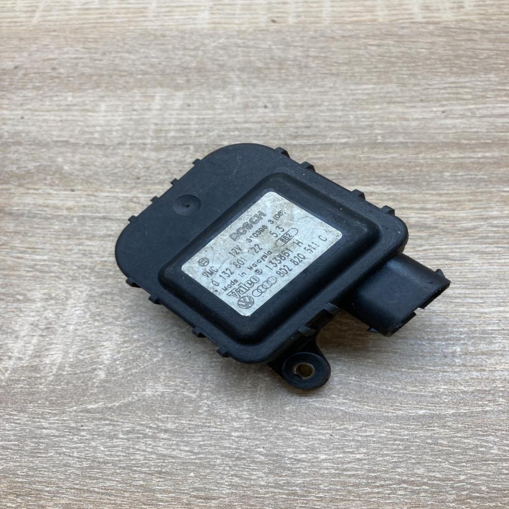 8D2820511C 0132801122  Air flap motor/actuator Audi A4 S4 B5 8D