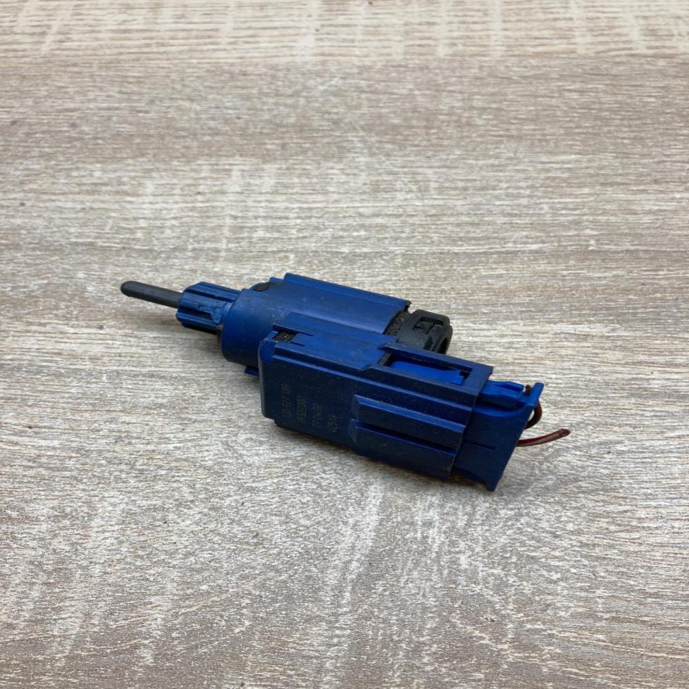 1J0927189   Brake pedal sensor switch Volkswagen Golf IV