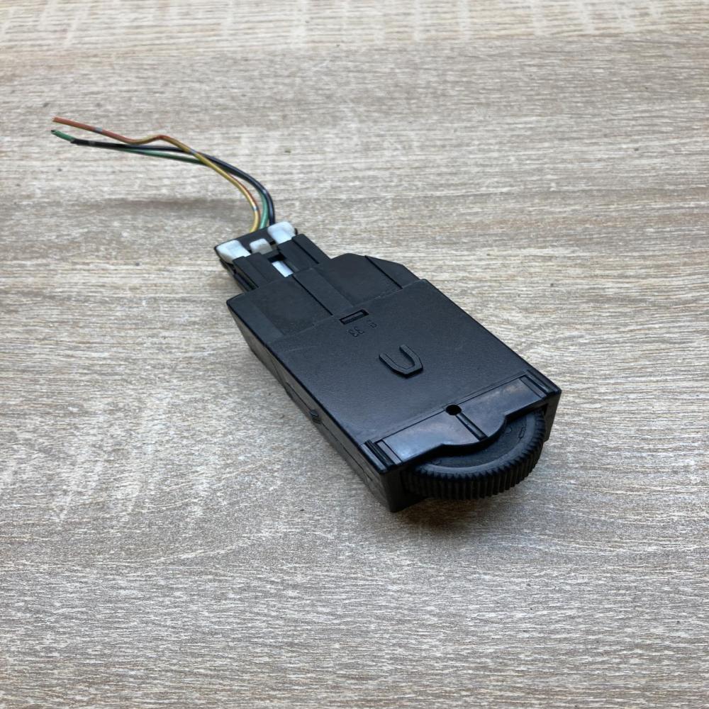 MR114337 LK04001000  Headlight level height control switch Mitsubishi Carisma