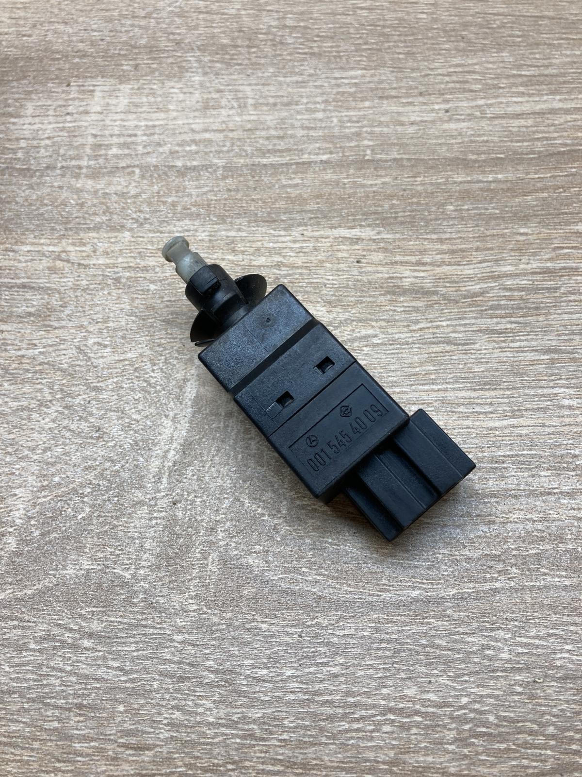 0015454009   Brake pedal sensor switch Mercedes-Benz E W211