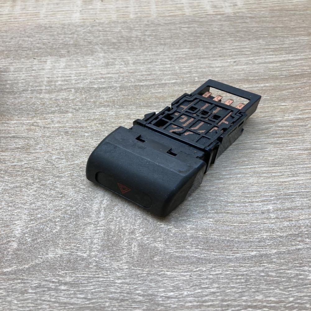 06016   Hazard light switch Subaru Forester SF