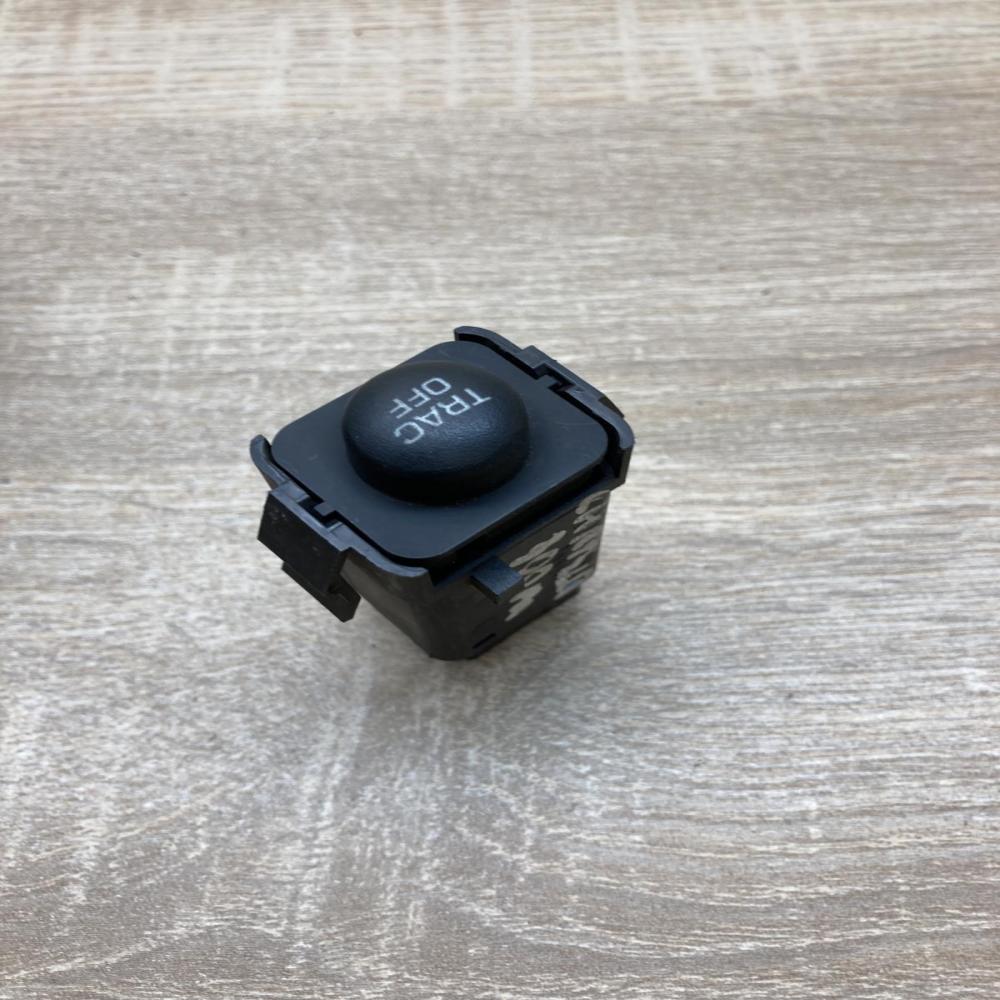 4760152AB   ESP (stability program) switch Chrysler 300M