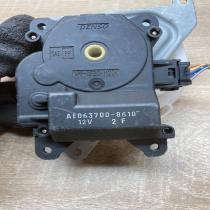 063700 8610   Air flap motor/actuator Toyota Corolla Verso AR10
