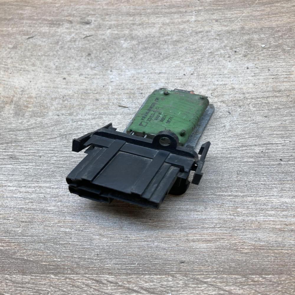1H0959263 881051771  Heater blower motor/fan resistor Volkswagen Golf III