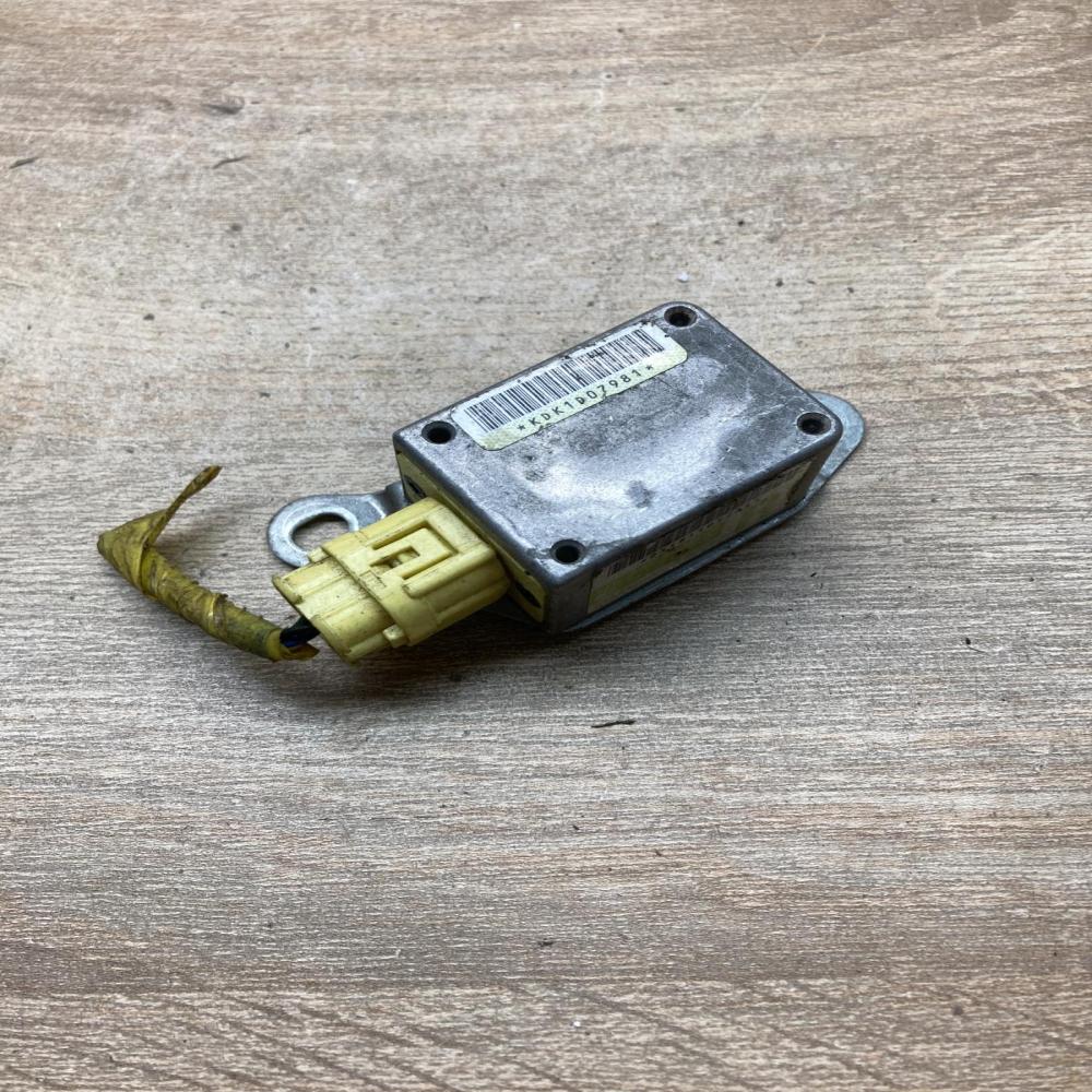 98235 SA000 252300 1811  Airbag deployment crash/impact sensor Subaru Forester S