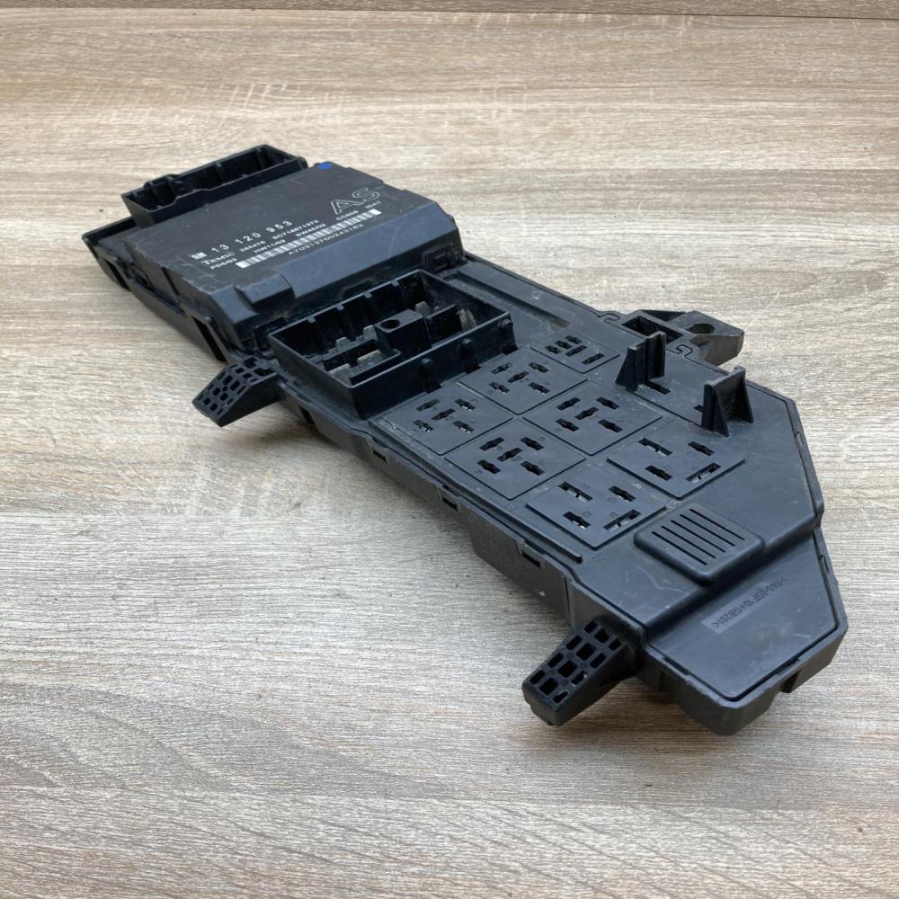 13120953 355476 24443147 Fuse module Opel Signum