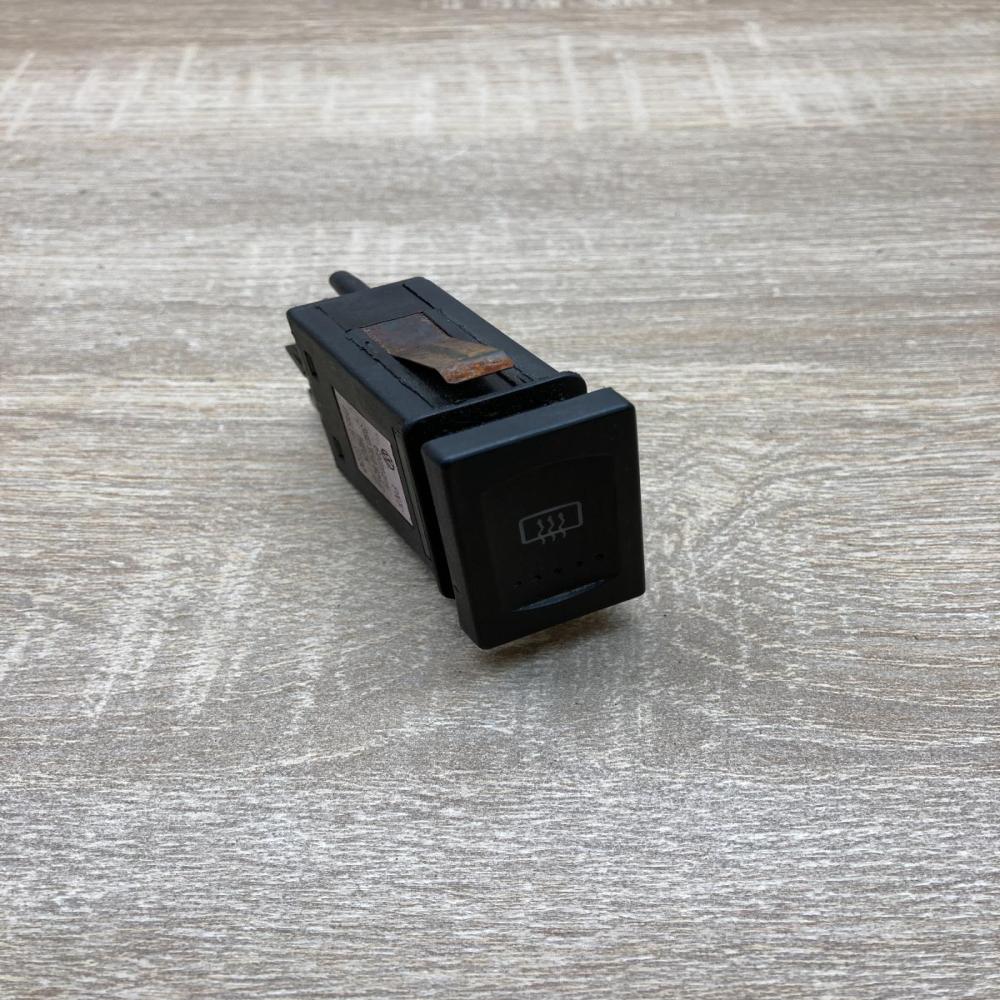 3B095962C   Windscreen/window heater switch Volkswagen PASSAT B5