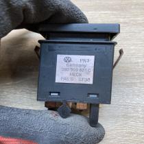 3B095962C   Windscreen/window heater switch Volkswagen PASSAT B5
