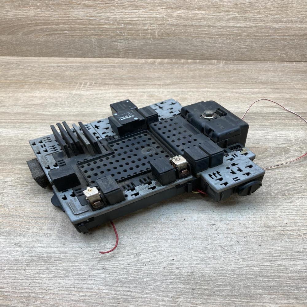 8645411 8645410  Fuse module Volvo XC70