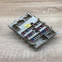 24350 4U100   Fuse module Nissan Primera