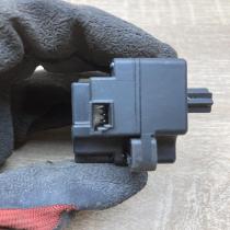 4N5H 19E616 AB   Air flap motor/actuator Ford Focus