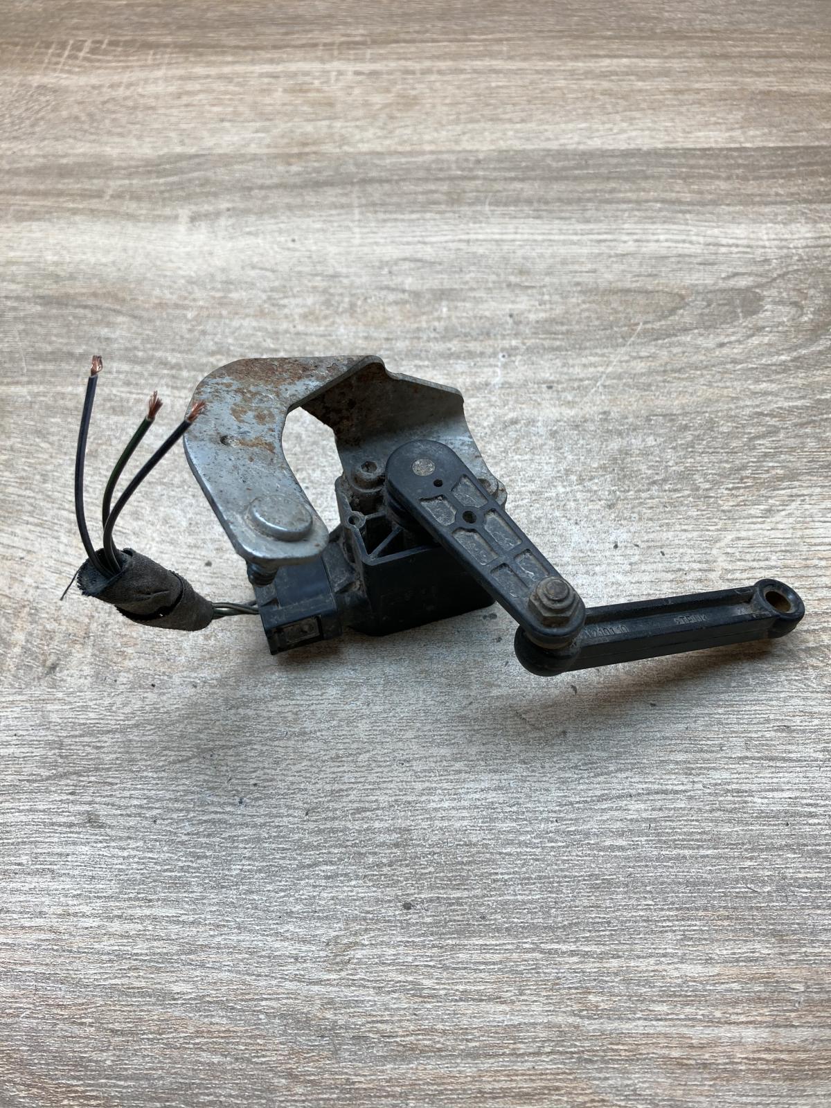 1093698 6752797  Headlight/headlamp level sensor BMW 5 E60 E61