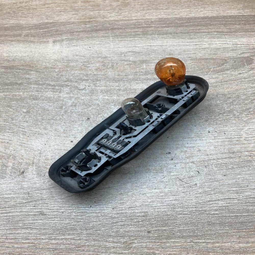 8371324   Tail light bulb cover holder BMW 5 E39