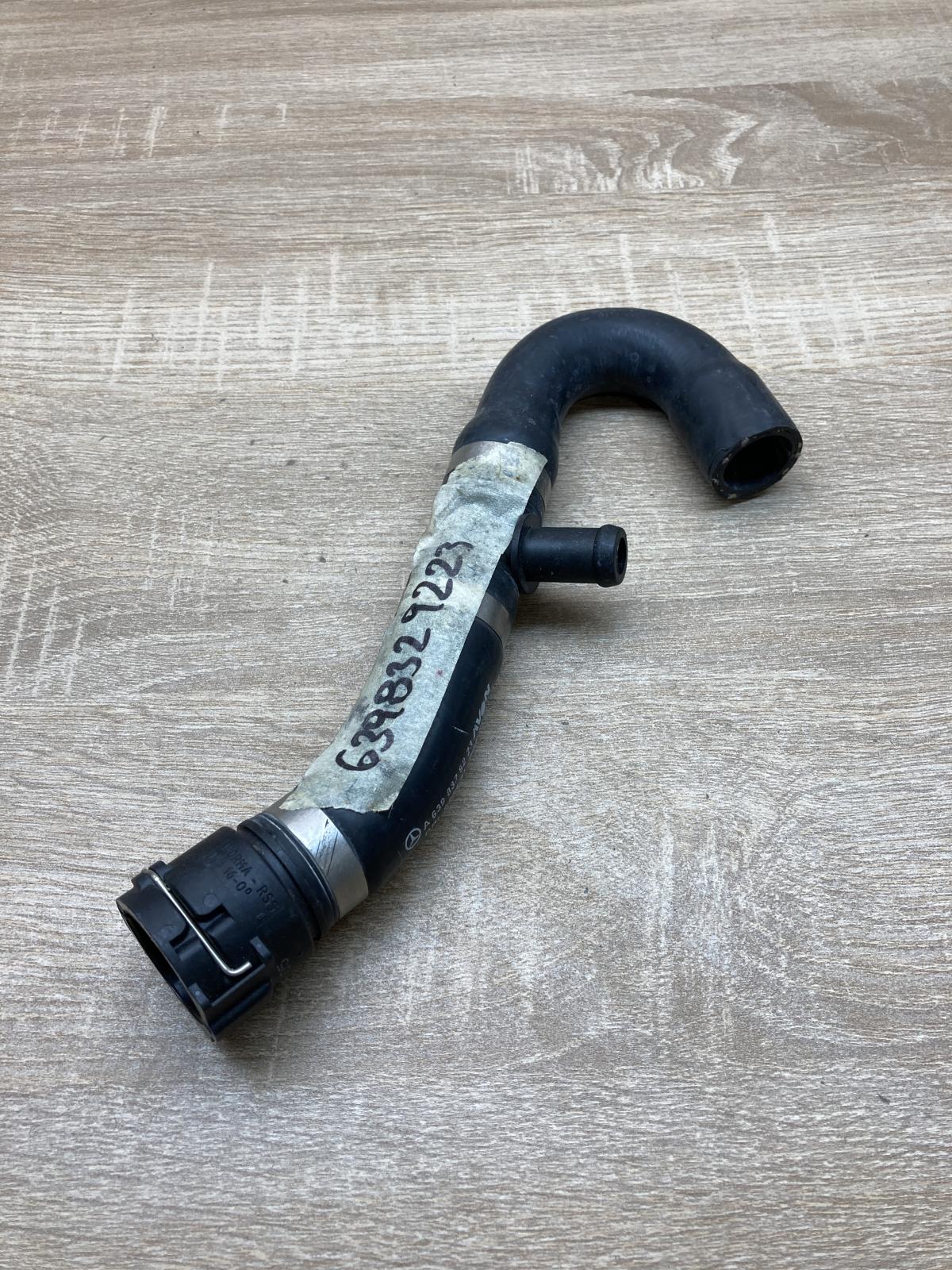 A6398329223   Engine coolant pipe/hose Mercedes-Benz Vito Viano W639