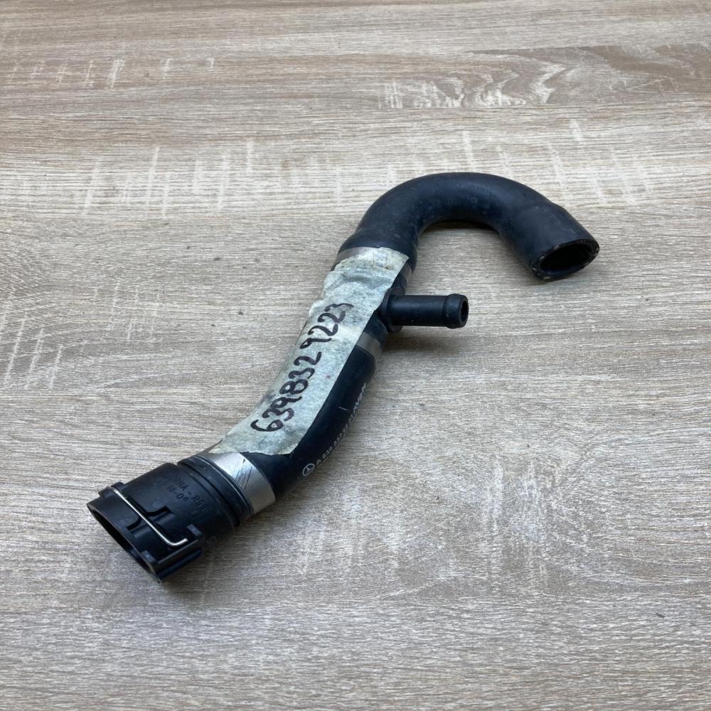 A6398329223   Engine coolant pipe/hose Mercedes-Benz Vito Viano W639