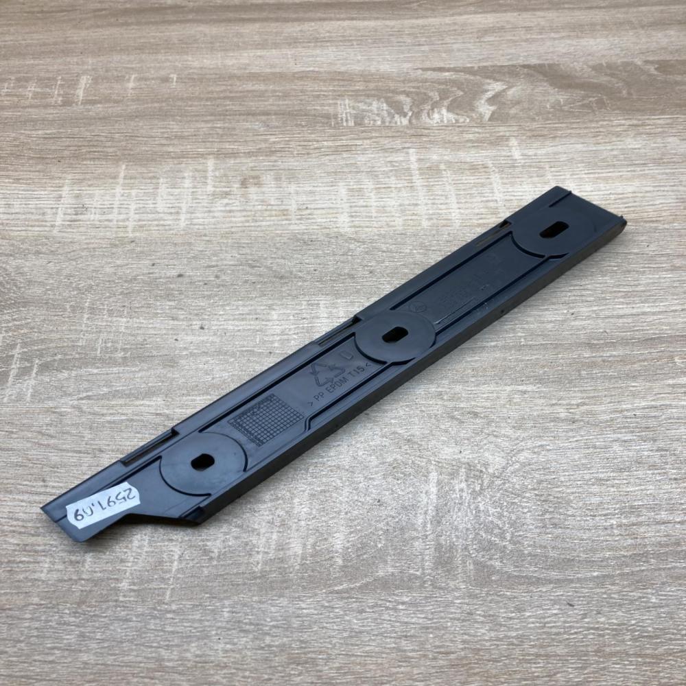 A6398850256   Rear bumper mounting bracket Mercedes-Benz Vito Viano W639