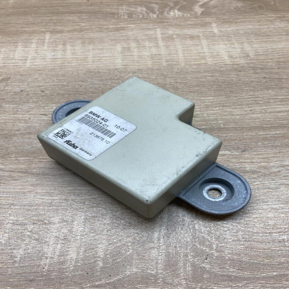 6935024 213675 10  Aerial antenna amplifier BMW 5 E60 E61