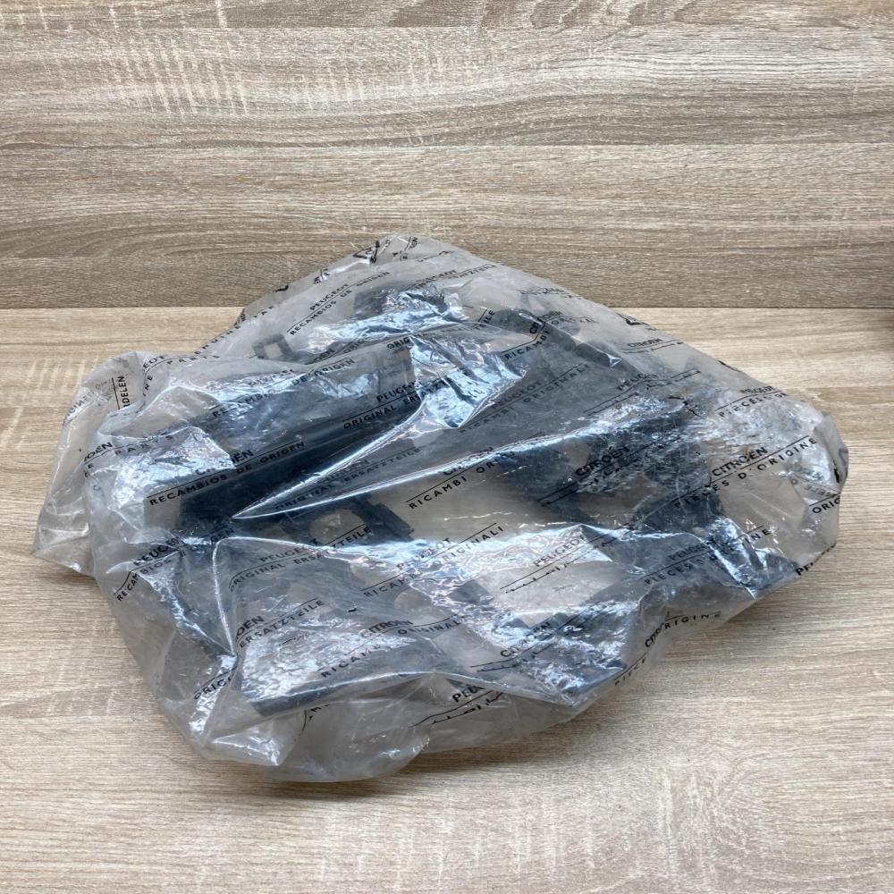 6547S6   Fuse box cover Peugeot Partner