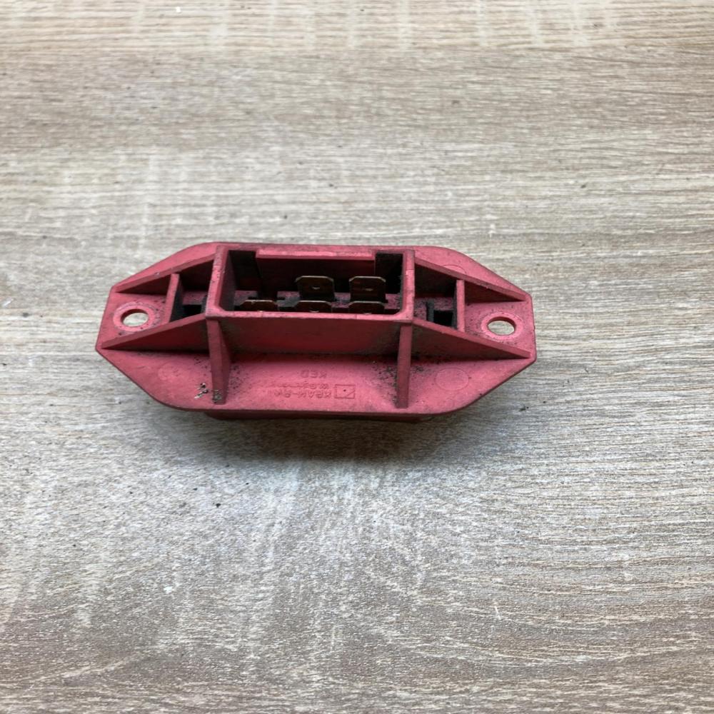 4A0959127   Heater blower motor/fan resistor Audi A6 S6 C4 4A
