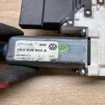 1K5839402A   Rear door window regulator motor Volkswagen Jetta V
