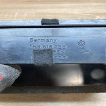 1H6819736   Dash center air vent grill Volkswagen Golf III