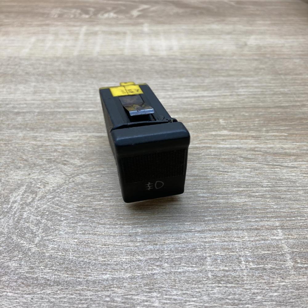 893941563   Fog light switch Audi 80 90 S2 B4
