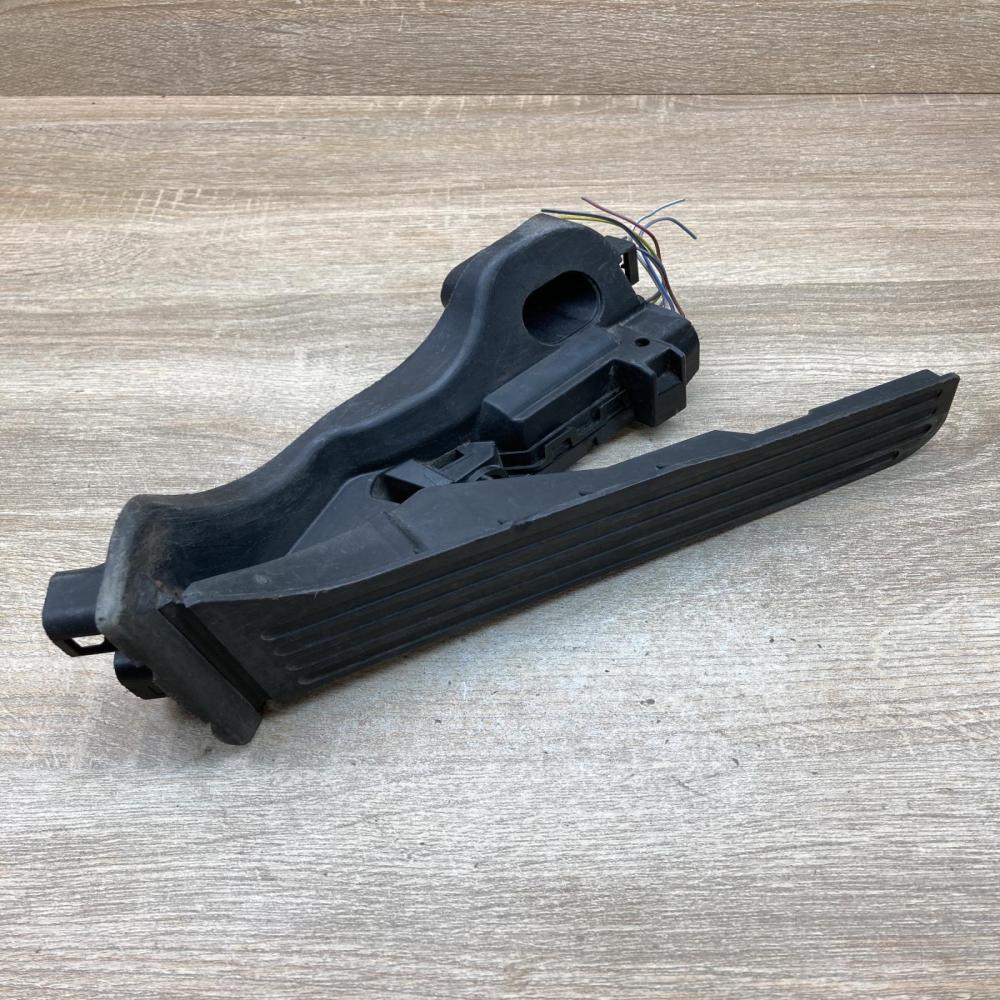 1K1721503P   Accelerator throttle pedal Volkswagen PASSAT B6