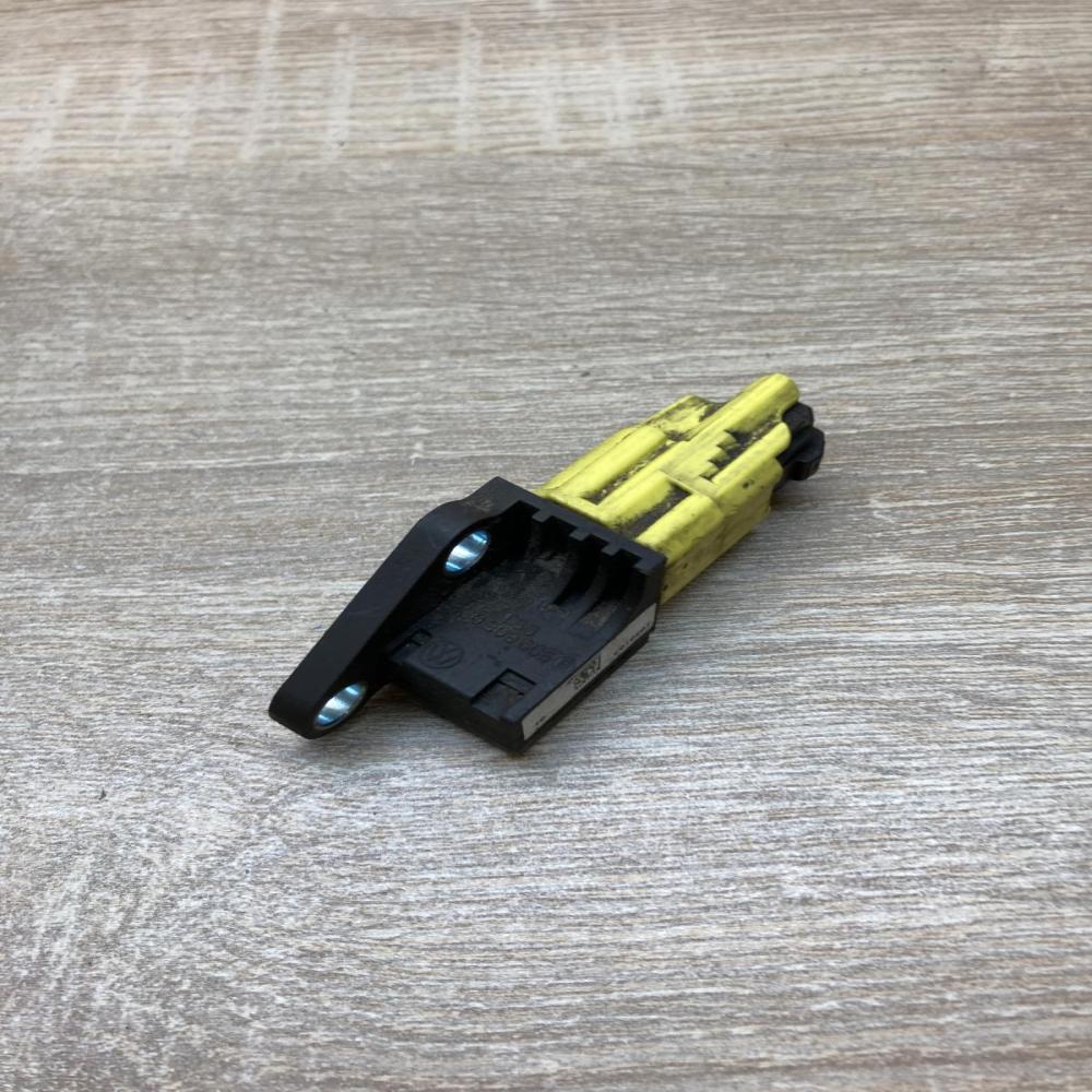 3C0909606B   Airbag deployment crash/impact sensor Volkswagen PASSAT B6