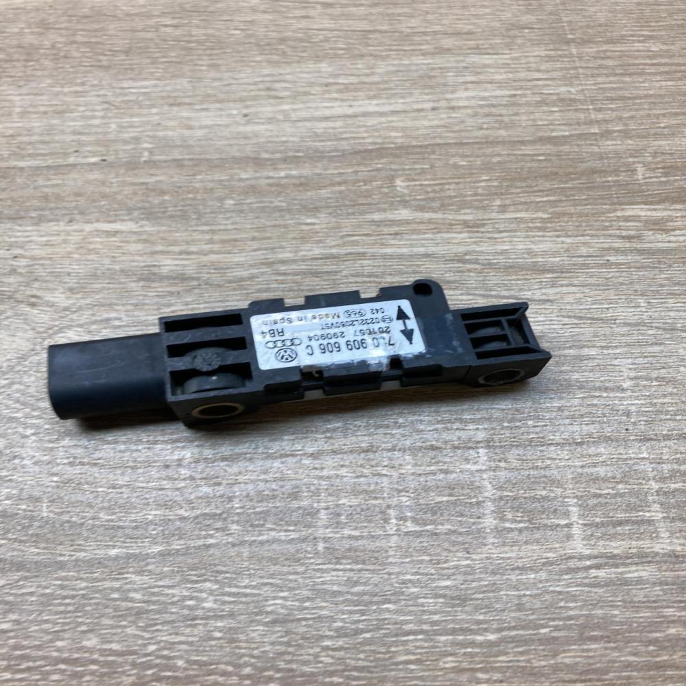 7L0909606C 0232L2060V5T  Airbag deployment crash/impact sensor Volkswagen Touare