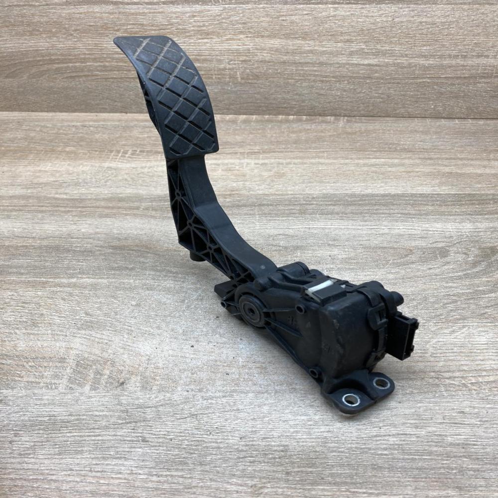 6Q1721503B 6PV008495  Accelerator throttle pedal Seat Leon (1M)