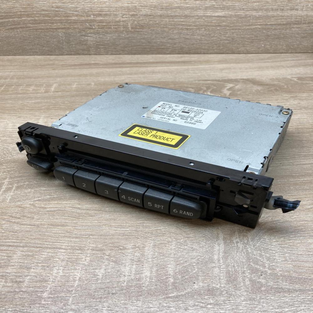 86120 52030   Radio/CD/DVD/GPS head unit Toyota Yaris Verso