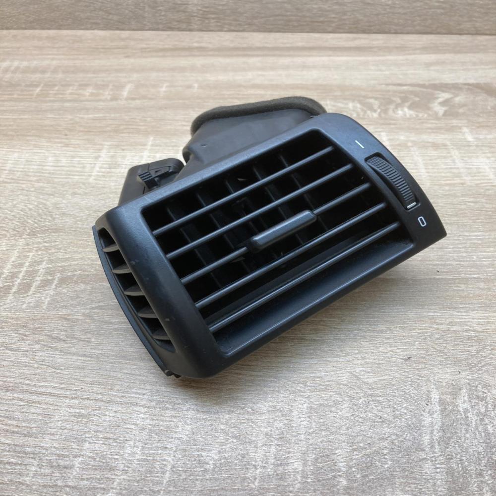 8361897   Dashboard side air vent grill/cover trim BMW 3 E46