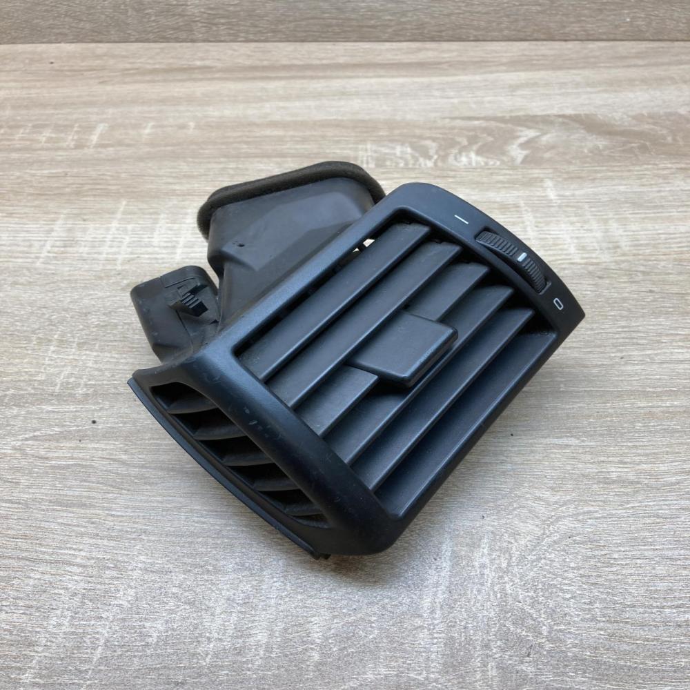 8361897   Dashboard side air vent grill/cover trim BMW 3 E46