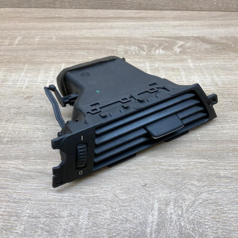 9123299   Dashboard side air vent grill/cover trim BMW 3 E90 E91