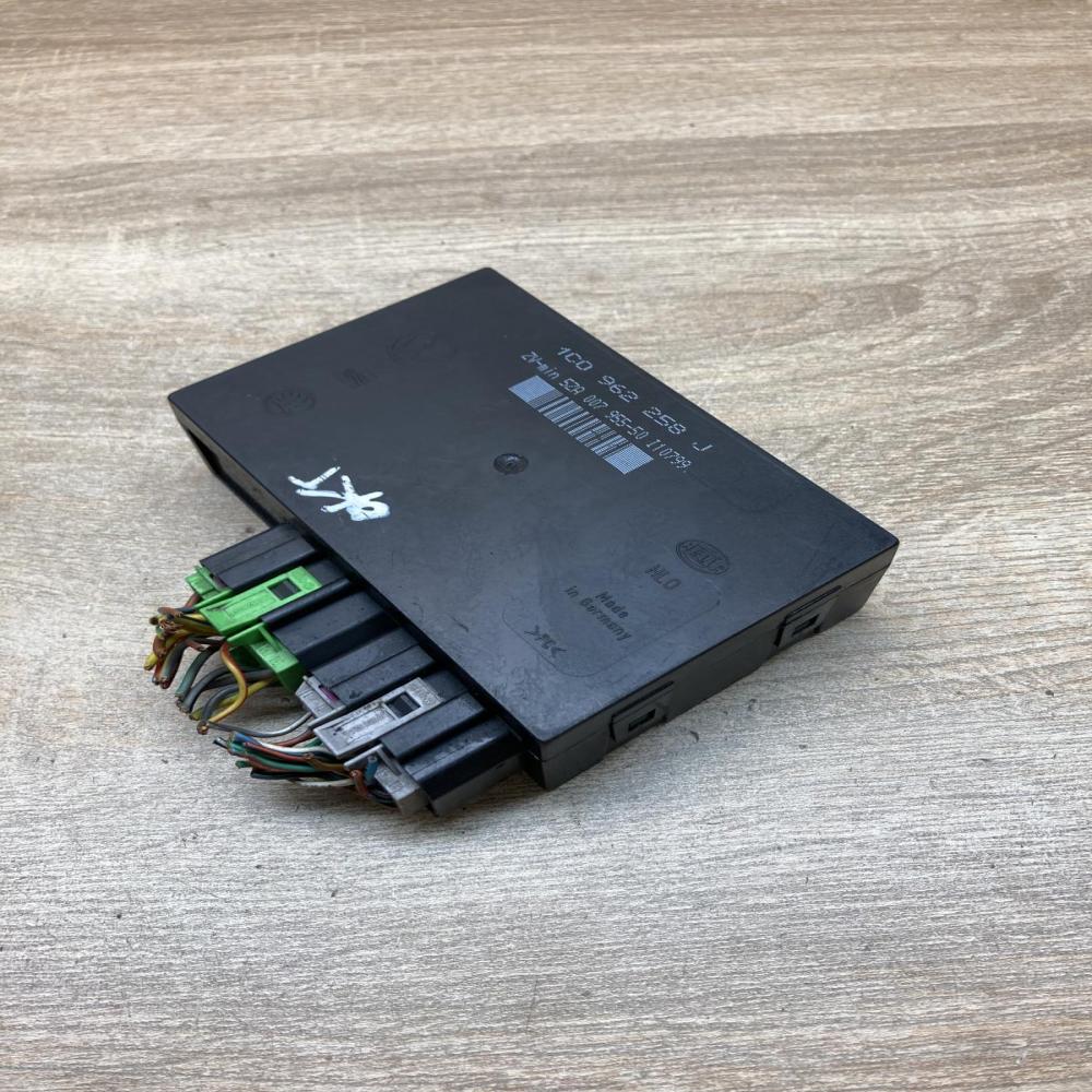 1C0962258J 5ZA007955  Comfort/convenience module Skoda Octavia Mk1 (1U)
