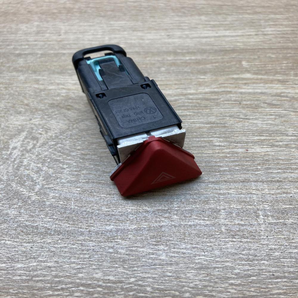 1K0953509A   Hazard light switch Volkswagen Golf V