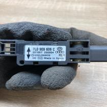 7L0909606C   Airbag deployment crash/impact sensor Volkswagen Touareg I