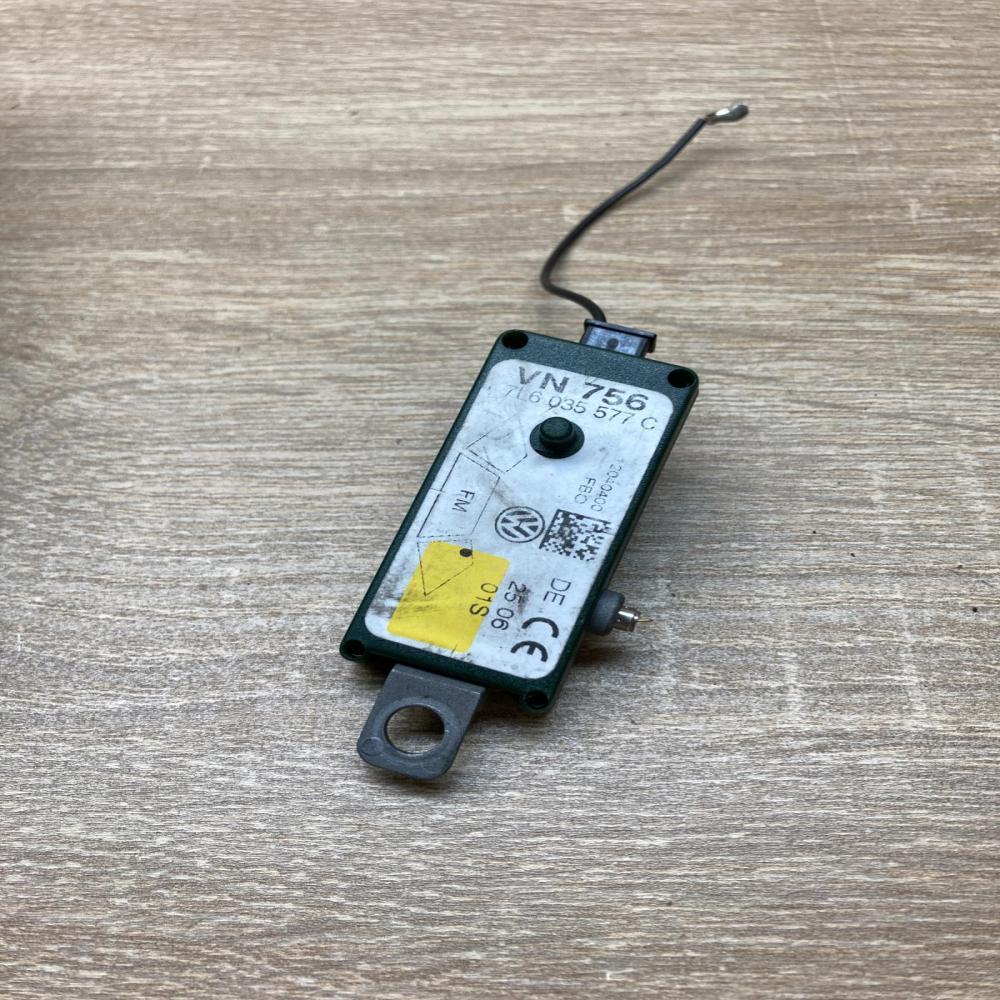 7L6035577C 12040400  Aerial antenna amplifier Volkswagen Touran I