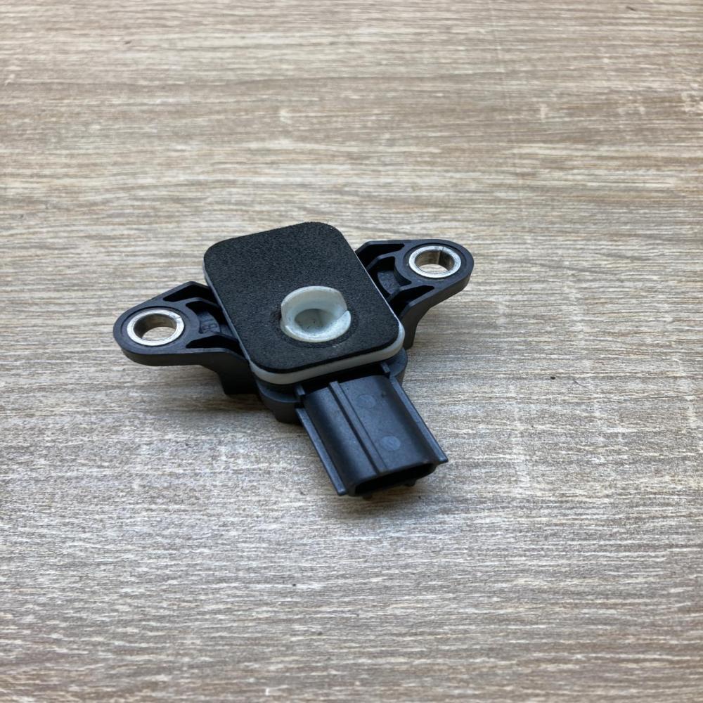 8P0955557 965  Airbag deployment crash/impact sensor Audi A4 S4 B7 8E 8H
