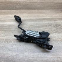 APM30 009   Accelerator throttle pedal Mitsubishi L200