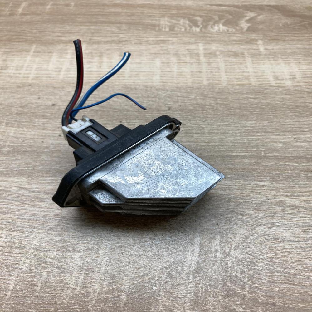 PM010010B   Heater blower motor/fan resistor Mazda 6