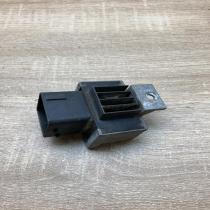 9640469680   Glow plug pre-heat relay Citroen C5