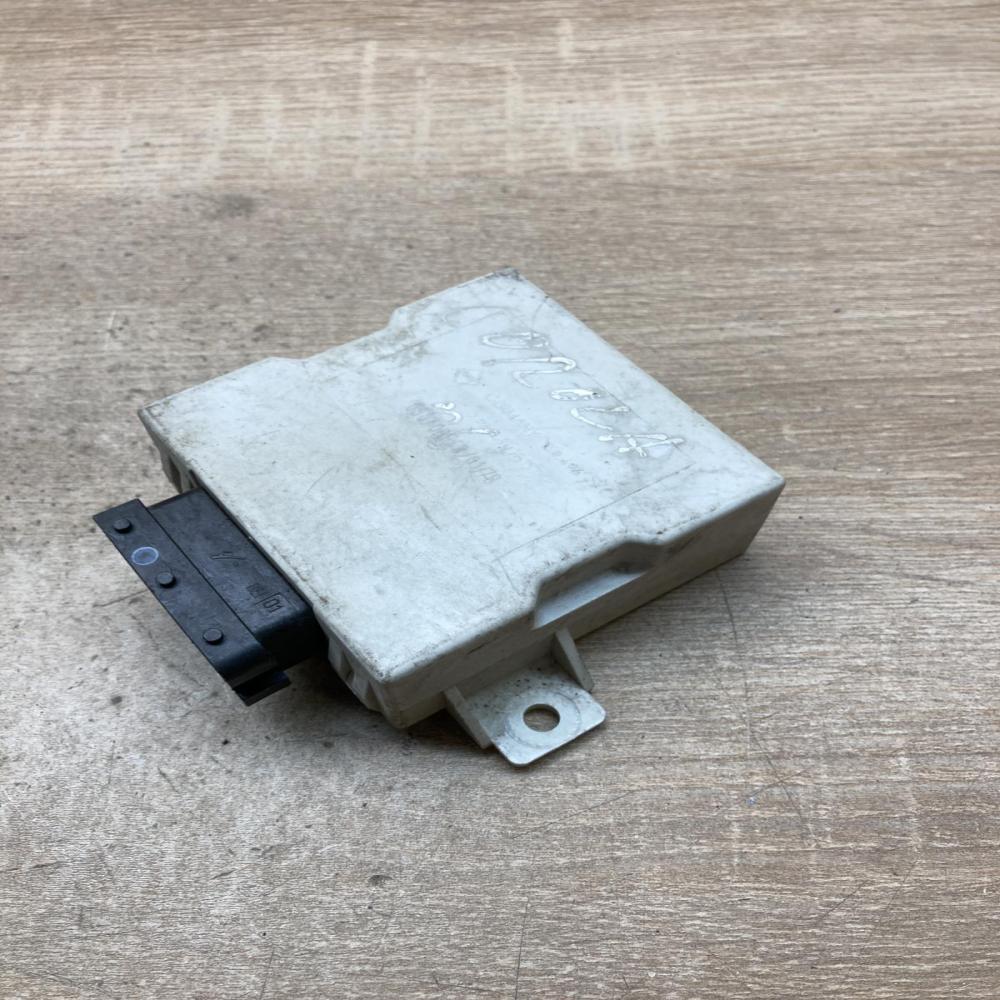 150696   Window wiper relay Toyota Corolla E120 E130