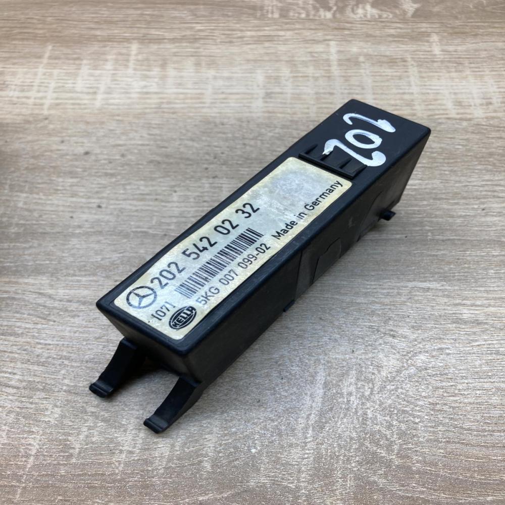 2025420232 5KG007099  Light module LCM Mercedes-Benz C W202