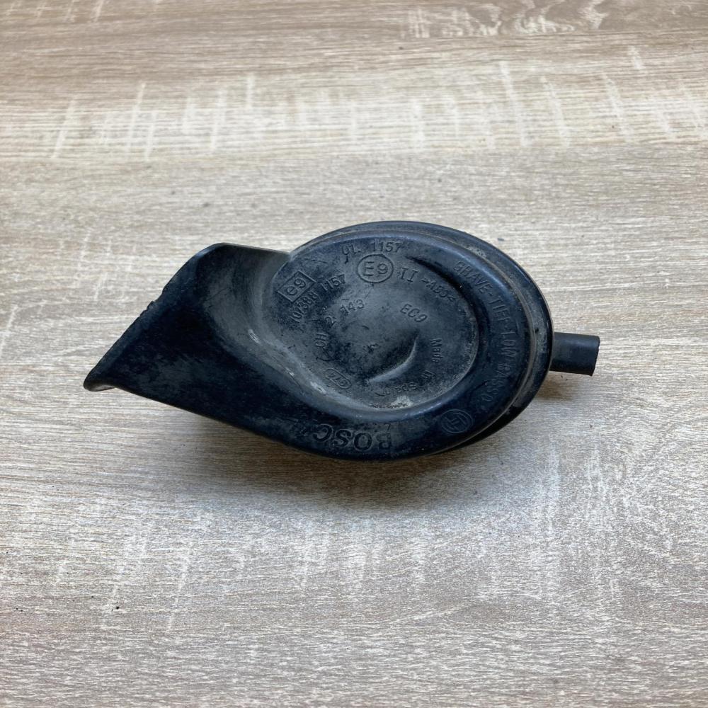 CH2143 03881157  Horn signal Nissan Navara D22