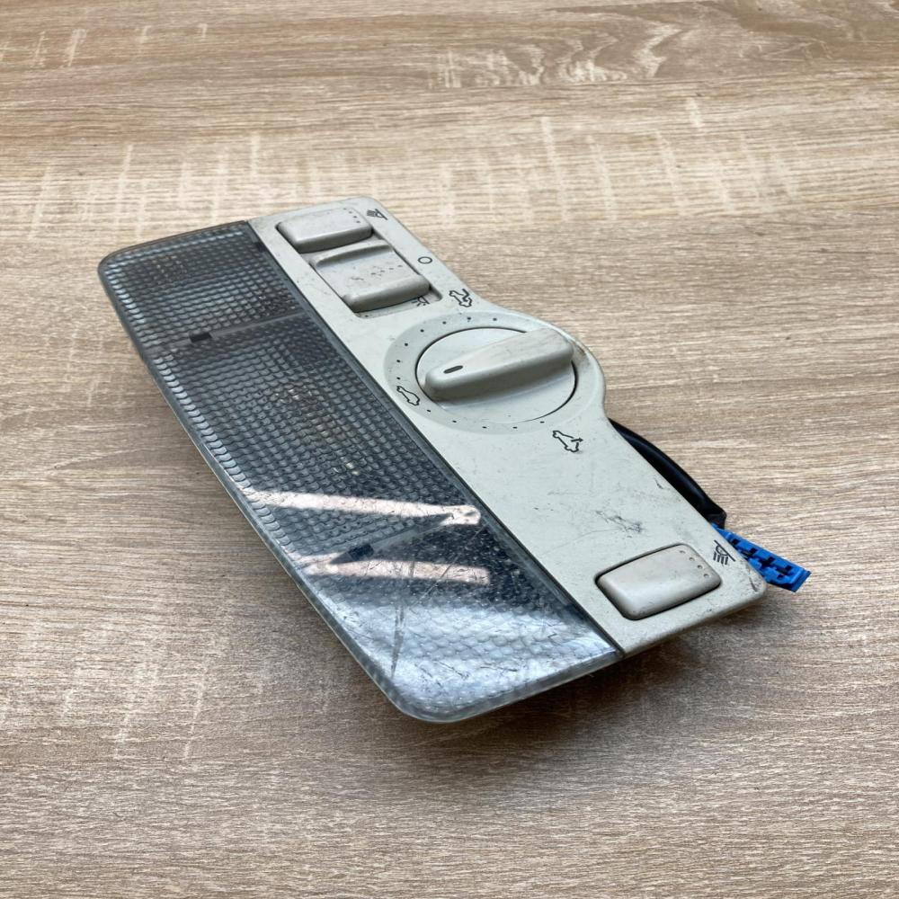 3B0947105A   Front seat light Volkswagen PASSAT B5